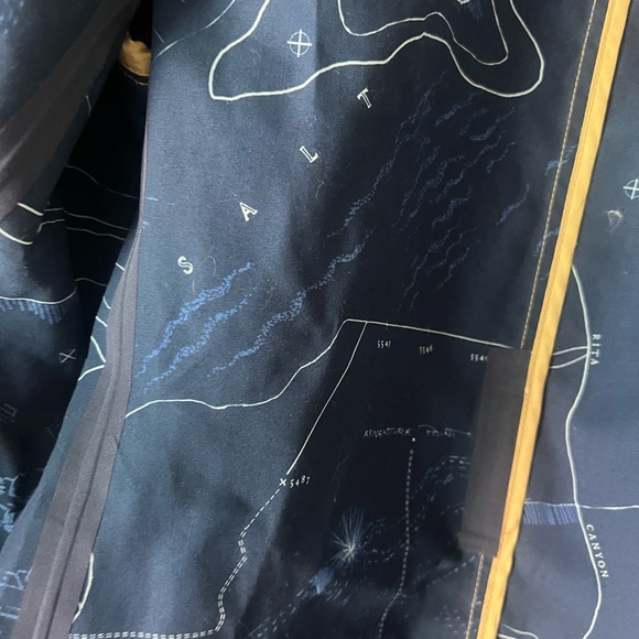 Retired Banana Republic Tan and Blue Trench Coat - Picture 6 of 9